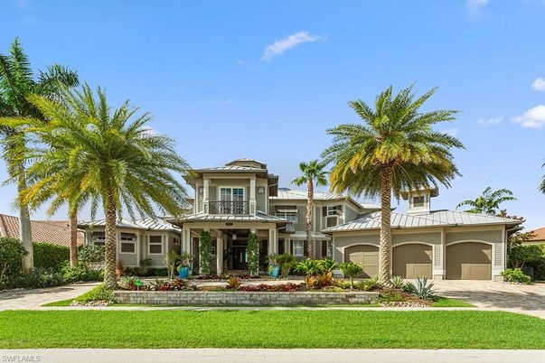 Attached, Exterior, Facade, Mediterranean