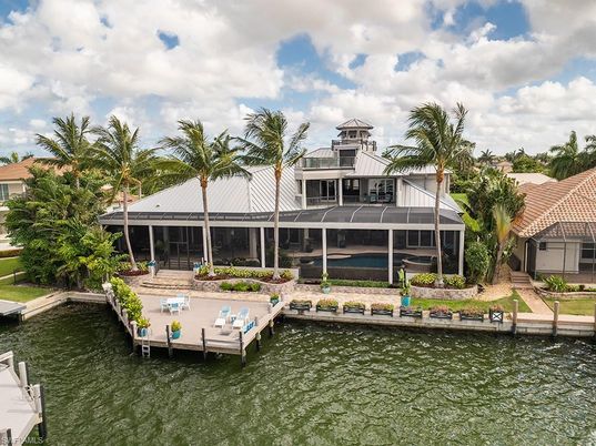 Exterior, Lake