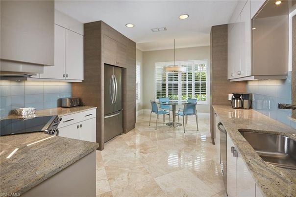 Dining room, Interior, Kitchen, Pendant Lights, Recessed Lighting, Stainless Steel Appliances