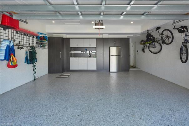 Garage, Interior