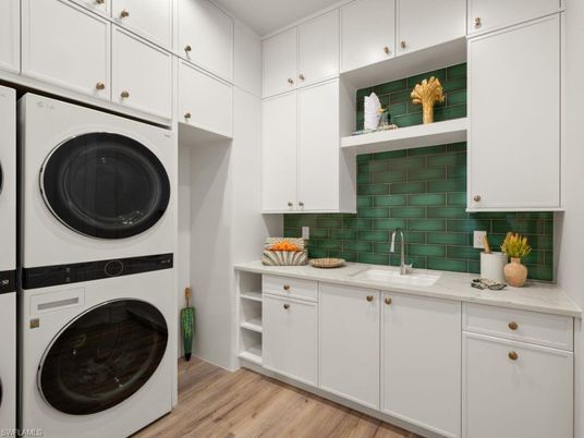 Interior, Washer, Wood Texture Flooring