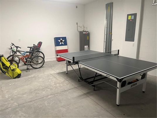 Game Room, Interior