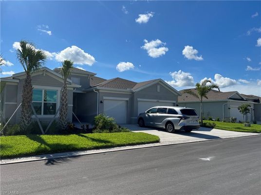 Attached, Exterior, Facade, Ranch