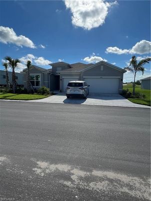 Attached, Exterior, Facade, Ranch
