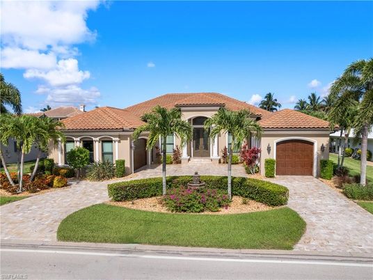 Attached, Exterior, Facade, Mediterranean