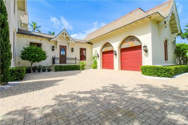 Attached, Exterior, Facade, Spanish Mediterranean
