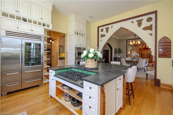 Chandelier, Dining room, Interior, Kitchen, Stainless Steel Appliances, Wood Texture Flooring