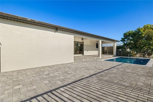 Exterior, Pool