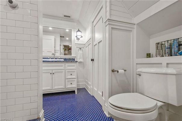 Bathroom, Interior, Recessed Lighting