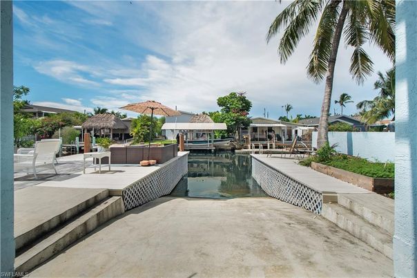 Exterior, Lake, Pool