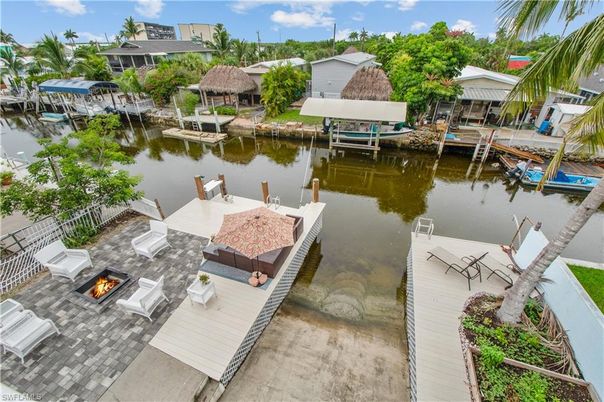 Exterior, Lake