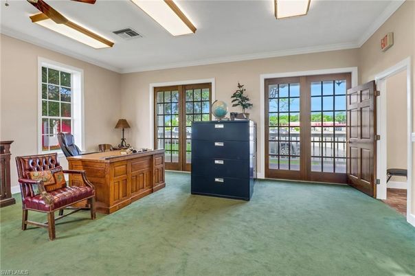 Home Office, Interior