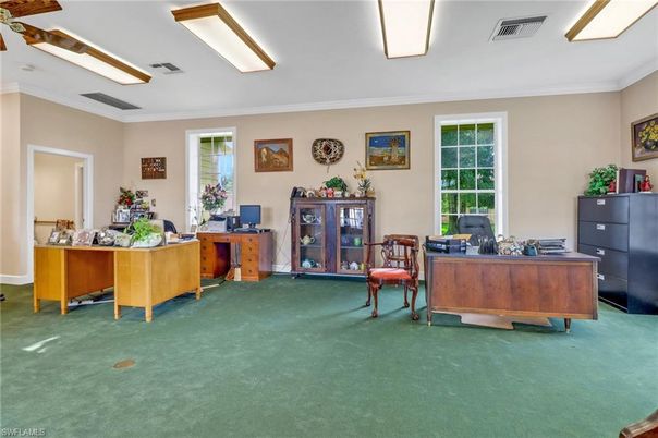 Home Office, Interior
