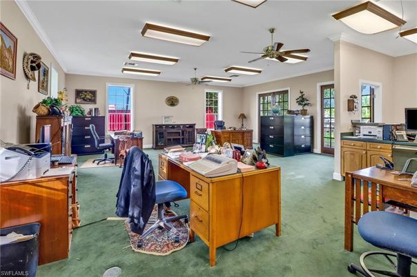 Home Office, Interior