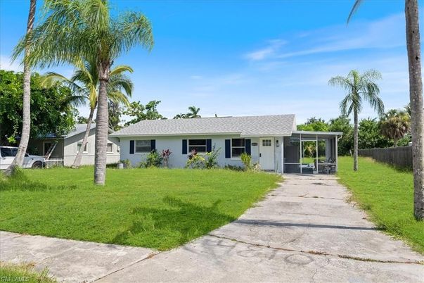 Backyard, Exterior, Facade, Ranch