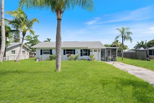 Backyard, Exterior, Facade, Ranch