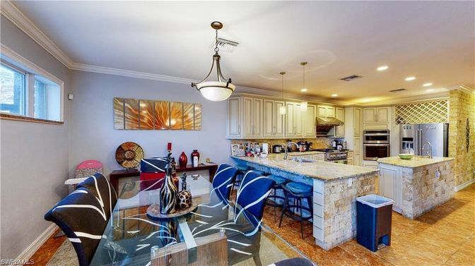 Dining room, Interior, Kitchen, Pendant Lights, Recessed Lighting, Stainless Steel Appliances