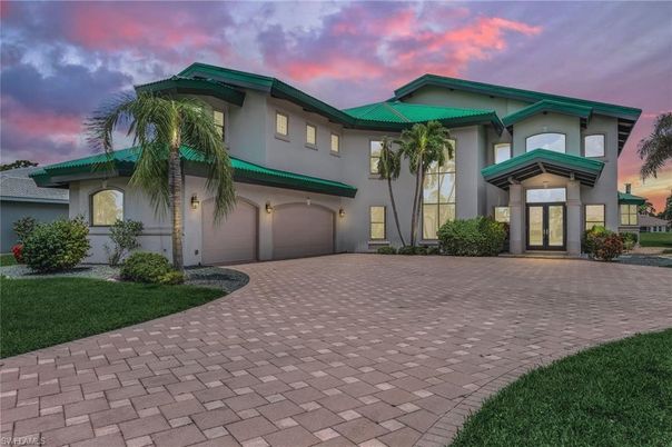 Attached, Exterior, Facade, Mediterranean