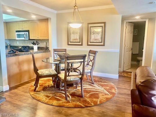 Dining room, Interior, Kitchen, Pendant Lights, Recessed Lighting, Wood Texture Flooring