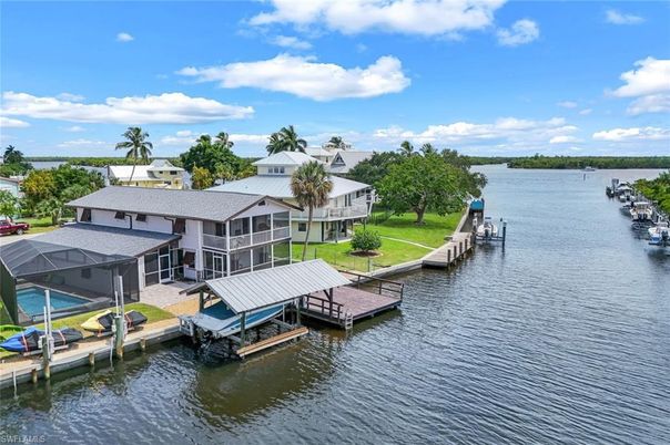 Exterior, Lake