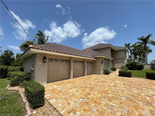 Attached, Exterior, Facade, Mediterranean