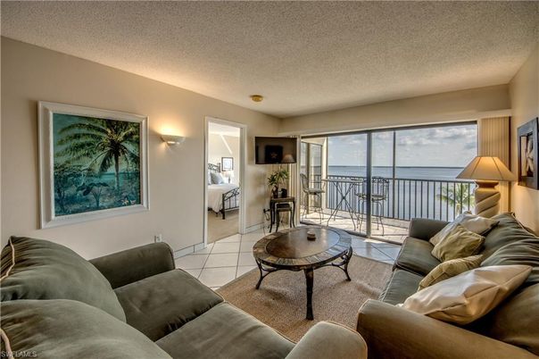 Interior, Living room, Water