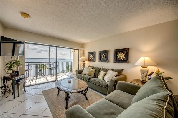 Interior, Living room, Water