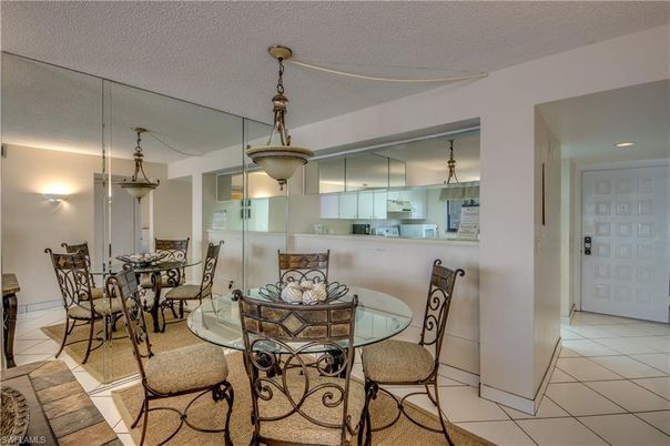 Dining room, Interior, Kitchen, Pendant Lights, Recessed Lighting