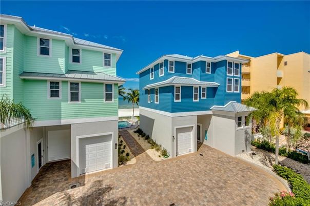 Attached, Exterior, Facade, Rowhouse