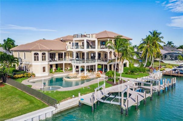 Exterior, Lake, Pool