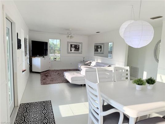 Dining room, Interior, Living room, Pendant Lights