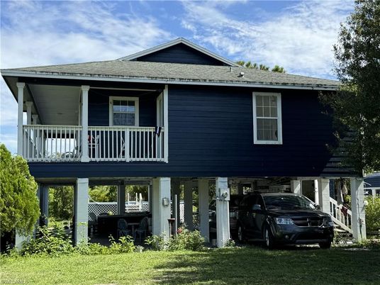 Exterior, Facade, American Foursquare