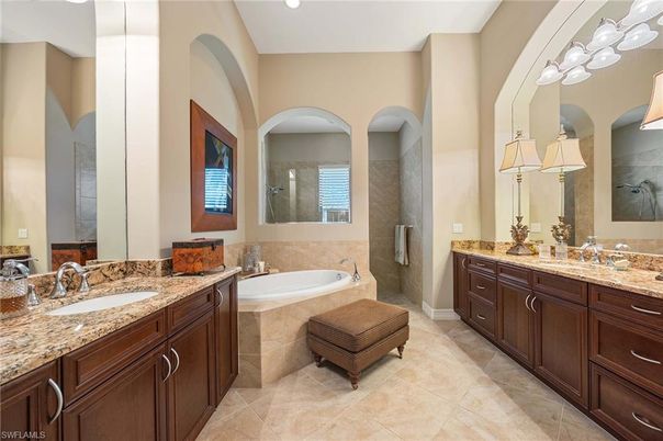 Bathroom, Dual Sink Vanities, Interior, Recessed Lighting