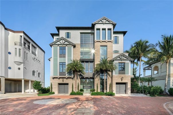 Attached, Exterior, Facade, Rowhouse