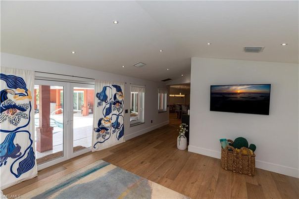 Interior, Recessed Lighting, Wood Texture Flooring