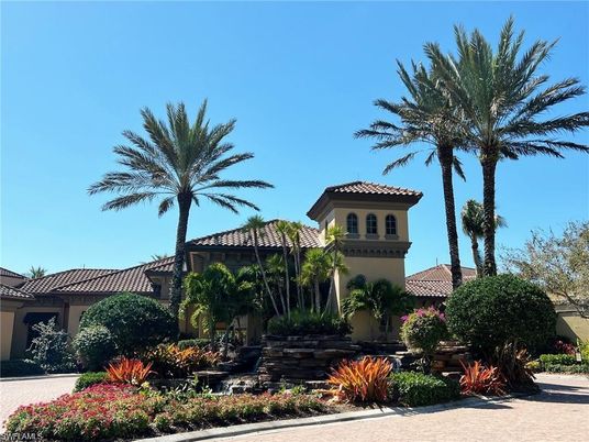 Exterior, Facade, Mediterranean
