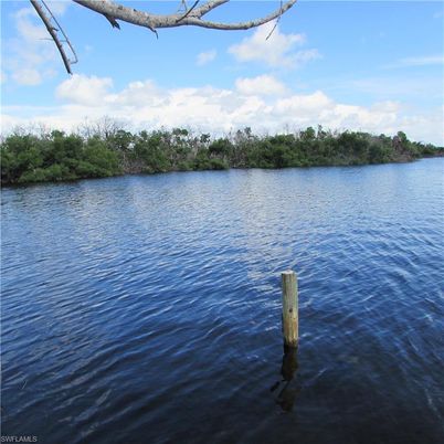 Exterior, Lake