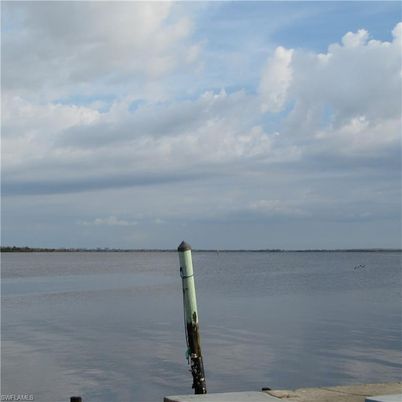 Exterior, Lake
