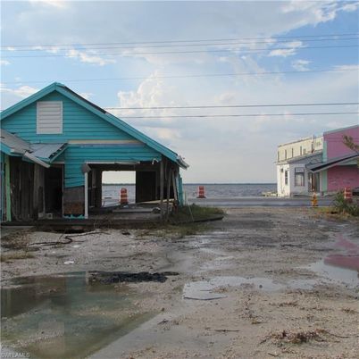 Exterior, Lake