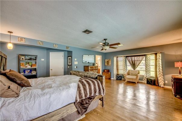 Bedroom, Interior, Pendant Lights, Wood Texture Flooring