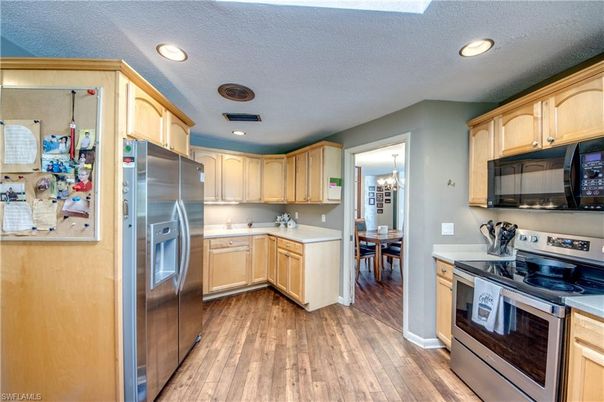 Chandelier, Dining room, Interior, Kitchen, Recessed Lighting, Stainless Steel Appliances, Wood Texture Flooring