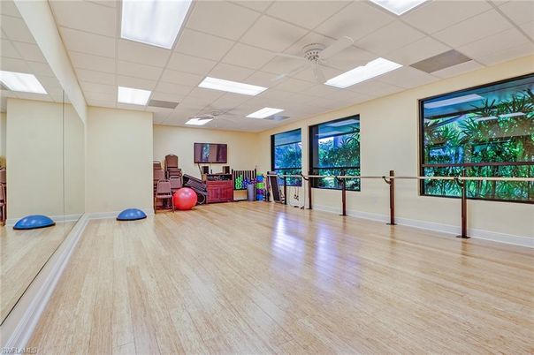 Fitness Equipment, Interior, Recessed Lighting, Wood Texture Flooring