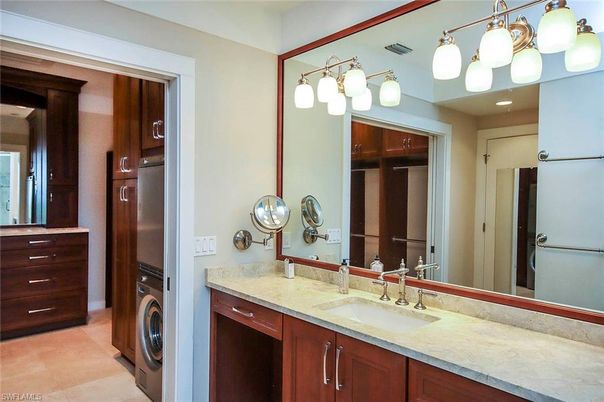 Bathroom, Dual Sink Vanities, Interior, Washer