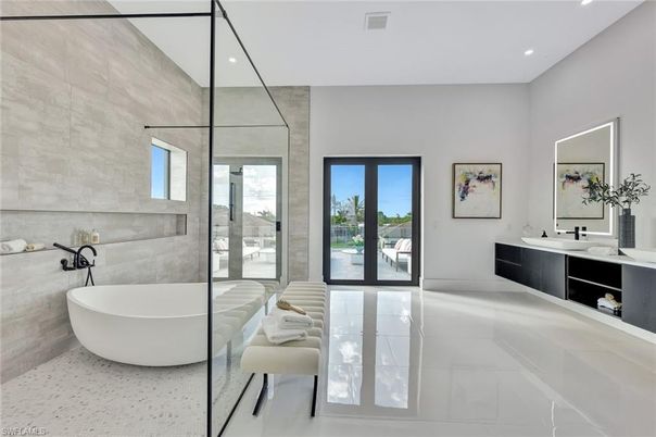 Bathroom, Dual Sink Vanities, Free Standing Baths, Interior, Recessed Lighting