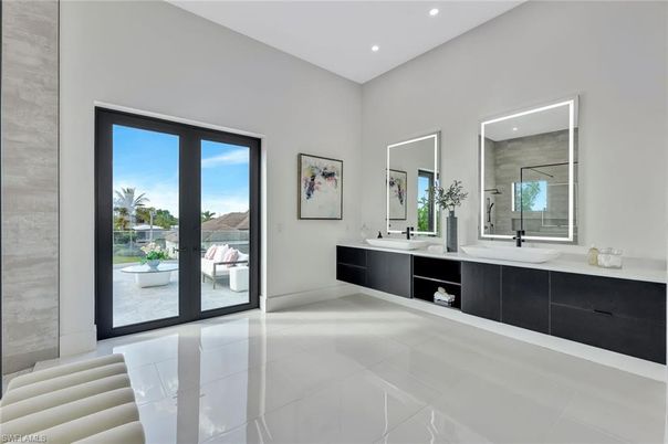 Bathroom, Dual Sink Vanities, Interior, Recessed Lighting