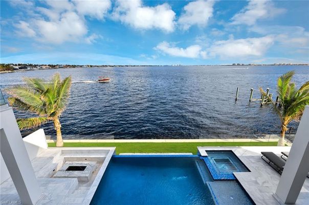 Exterior, Lake, Pool