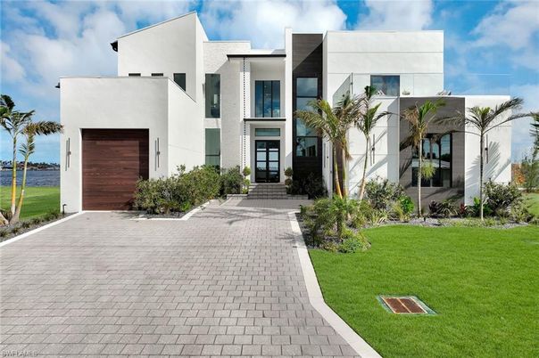 Attached, Exterior, Facade, Modern