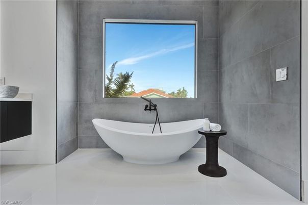 Bathroom, Free Standing Baths, Interior