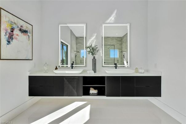 Bathroom, Dual Sink Vanities, Interior