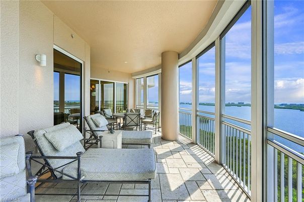 Exterior, Interior, Living room, Water